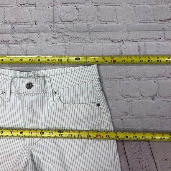 Levi's Women Mid Length Shorts Size 28 Striped Cotton Blend M127 -18 - Picture 3 of 16